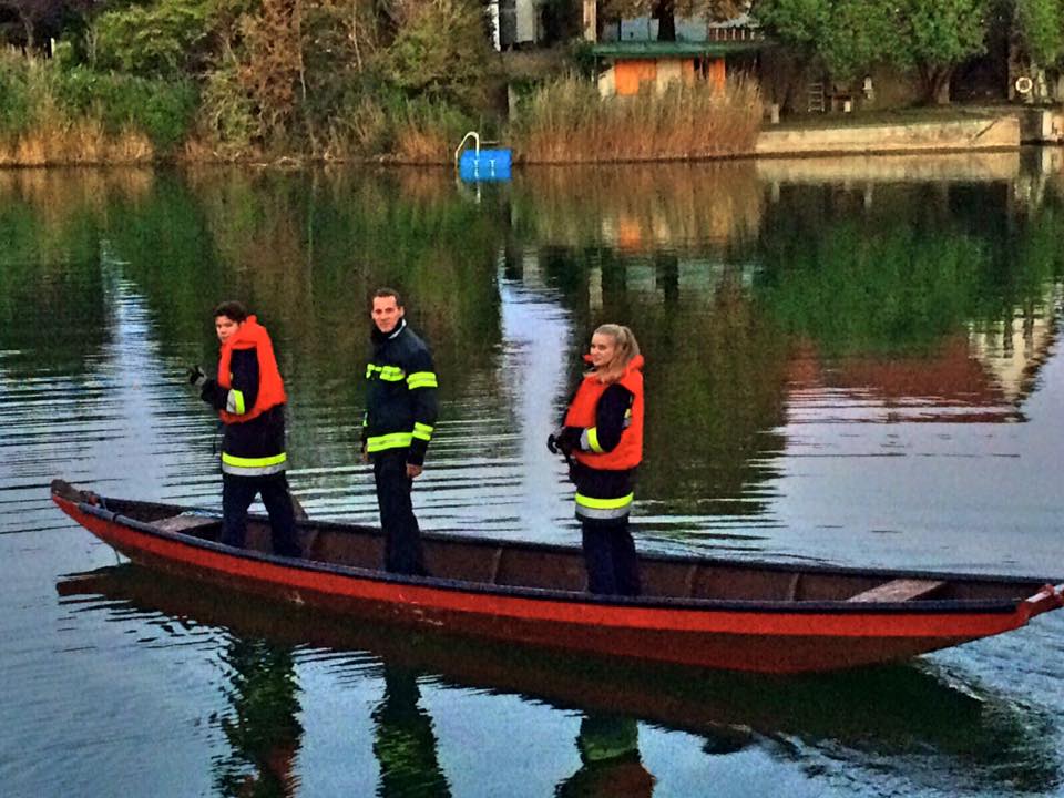 21.9.2015 – Feuerwehrjugend übt für Fertigkeitsabzeichen Wasserdienst